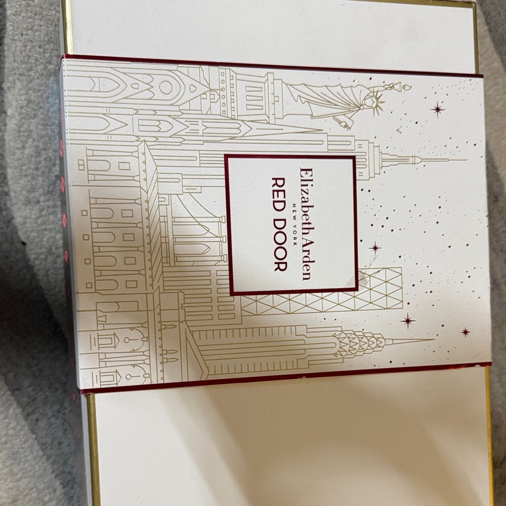 Elizabeth Arden Red Door White Box- perfume and cream set. Never used